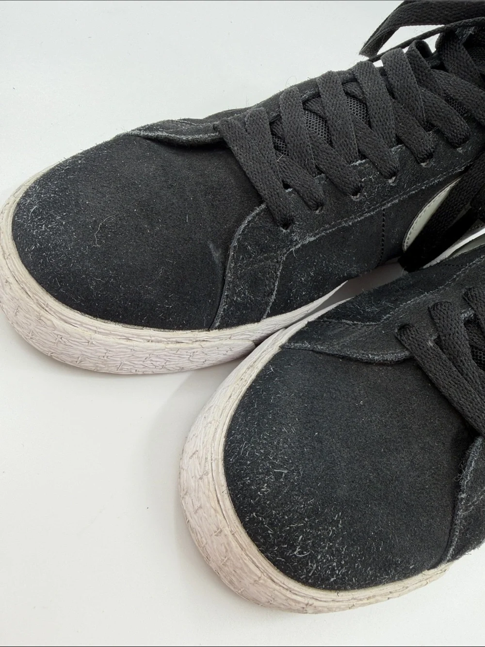 Nike SB Zoom Blazer Mid Skate Shoes Black White Suede Men's Size 11.0